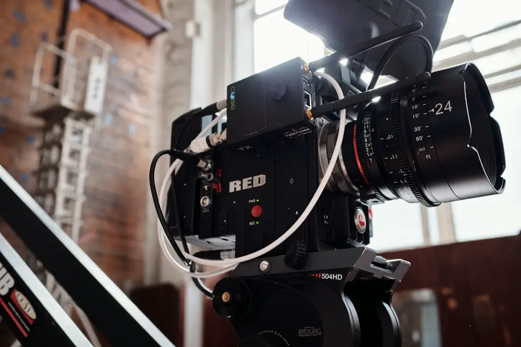 unsplash_h7NJAoE6C-I_camera red.webp.jpg